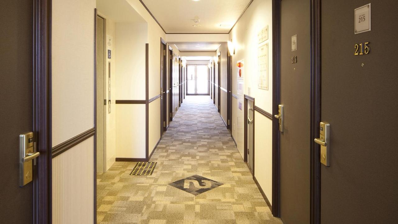 Toyoko Inn Shin-Osaka-Eki Higashi-Guchi Exterior photo