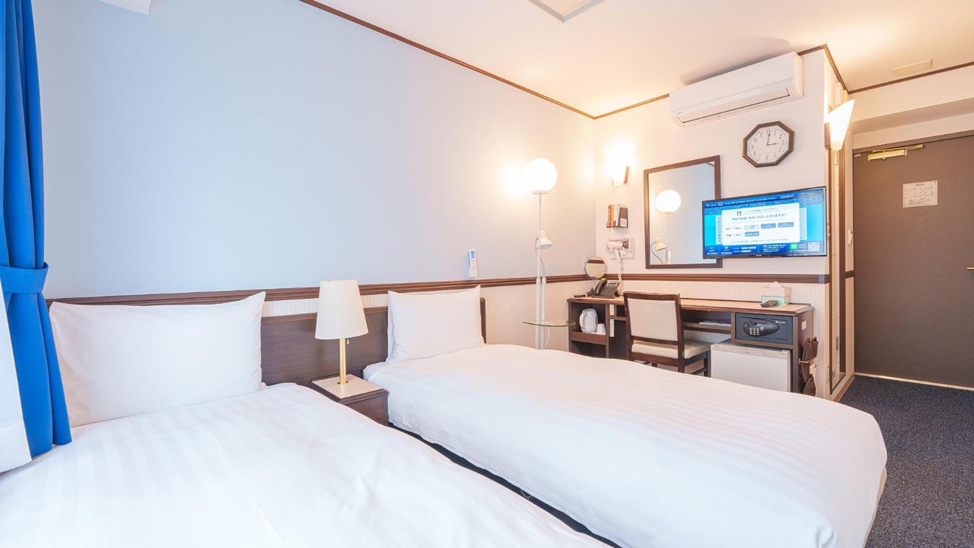 Toyoko Inn Shin-Osaka-Eki Higashi-Guchi Room photo